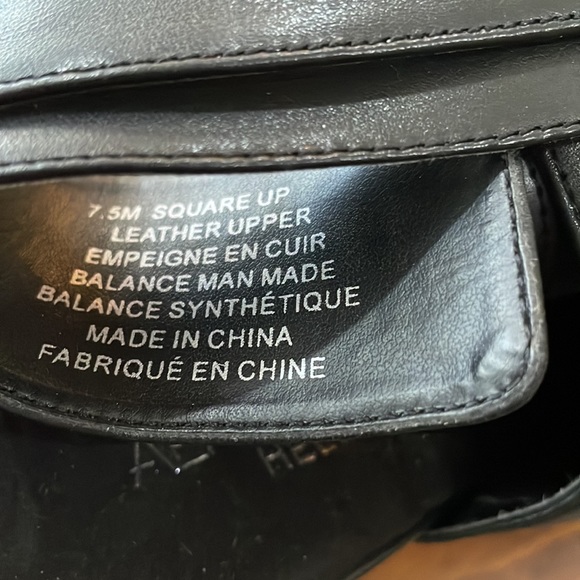 Aerosoles black leather heels (sz 7 1/2) - Picture 13 of 14